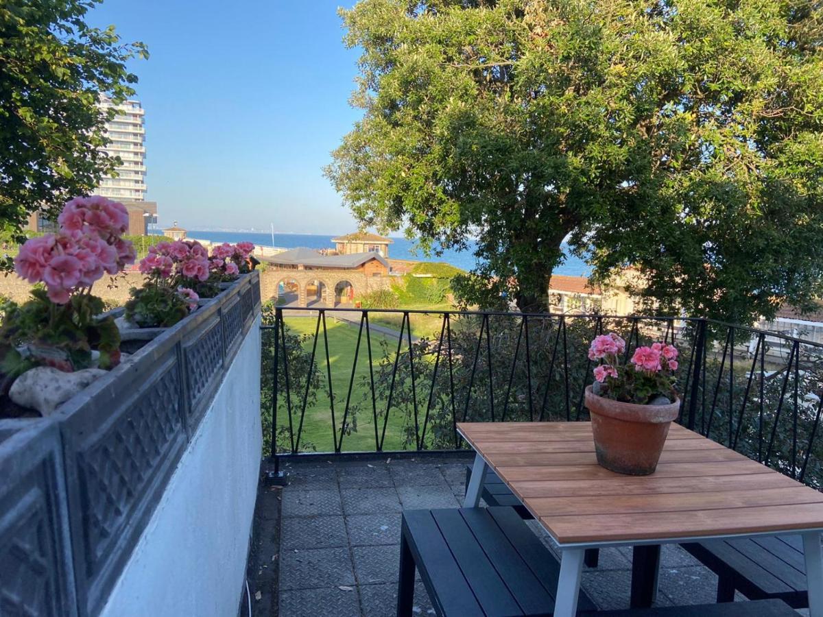 워딩 Warwick House - Stunning House With Terrace And Sea Views, Sleeps 11 빌라 외부 사진