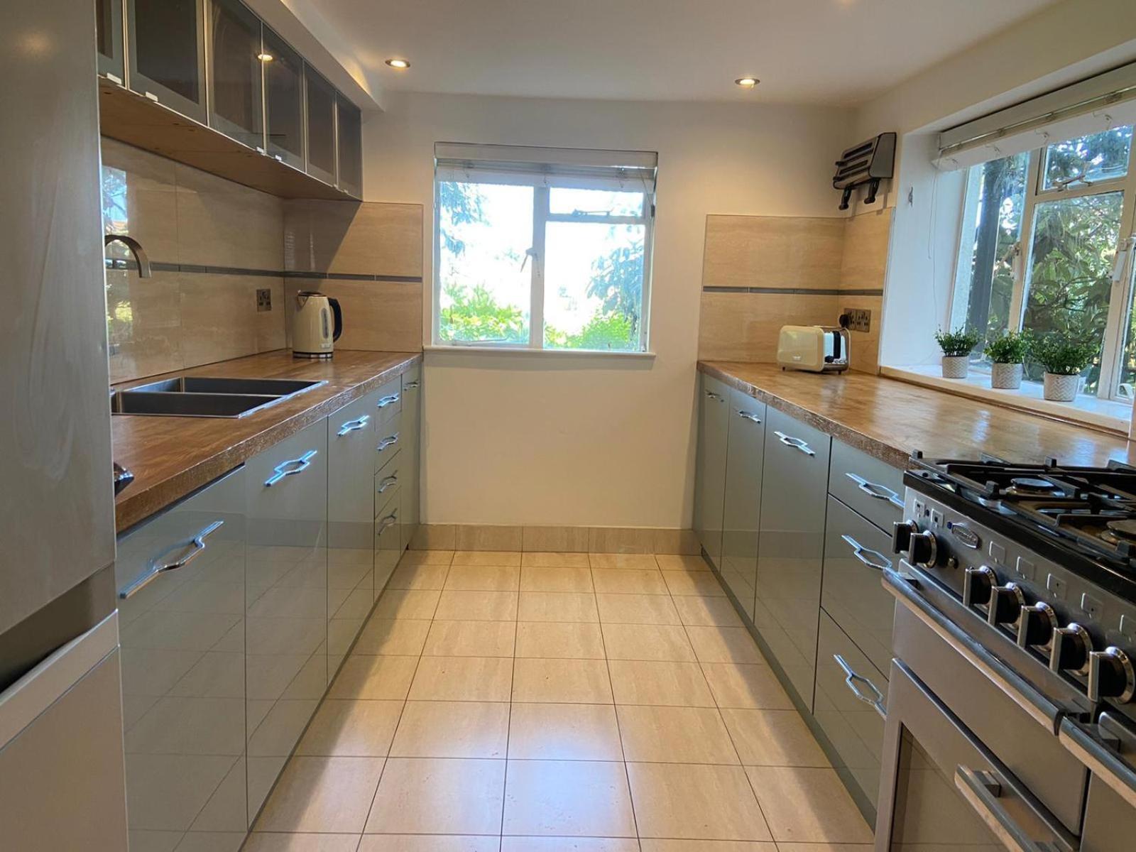 워딩 Warwick House - Stunning House With Terrace And Sea Views, Sleeps 11 빌라 객실 사진