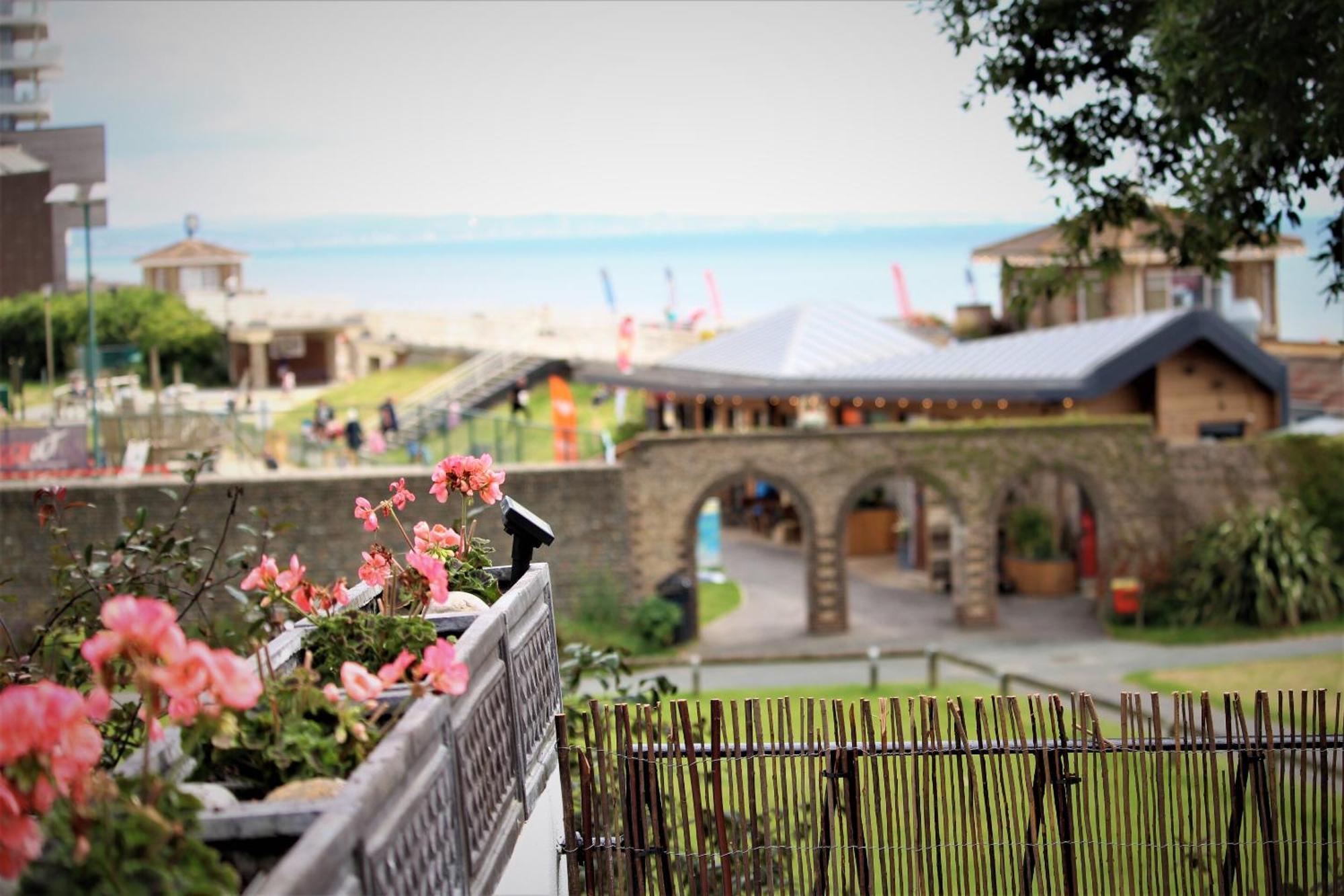 워딩 Warwick House - Stunning House With Terrace And Sea Views, Sleeps 11 빌라 외부 사진